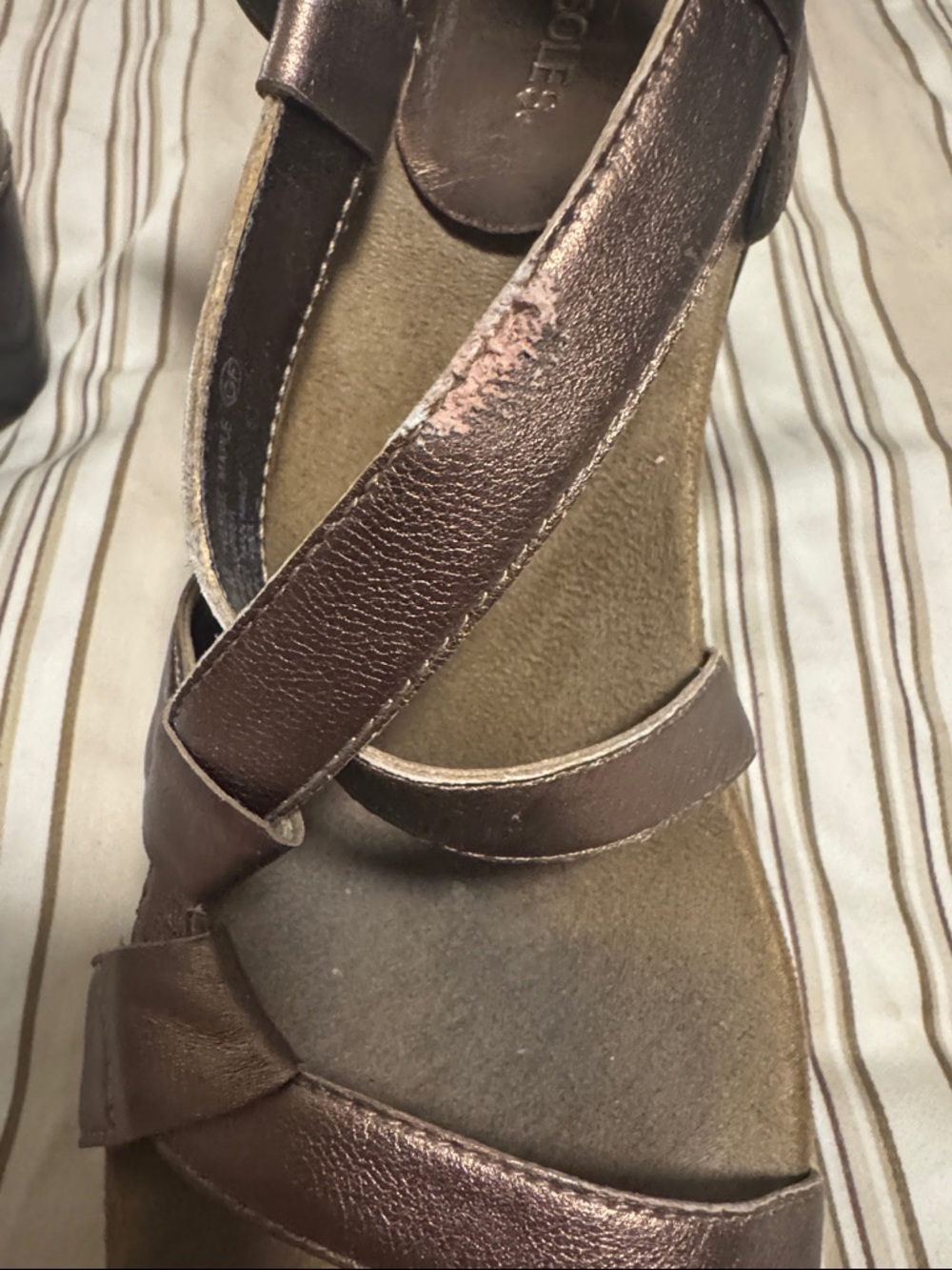 Aerosoles Bronze Women’s Strappy Wedge Sandals - size 7 1/2 - Picture 6 of 8
